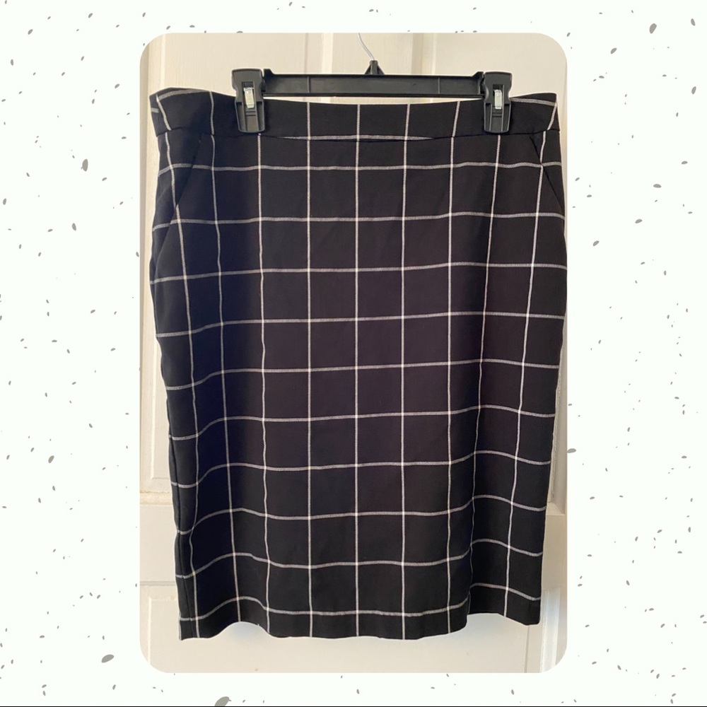 Kenar - Checkered Pencil Skirt with Pockets